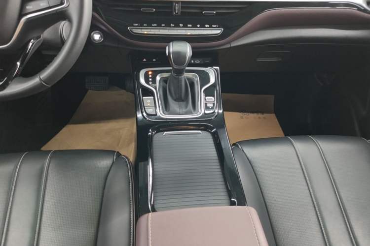 Used GAC Trumpchi M6 2023 PRO 270T DCT Luxury Edition Gear Lever