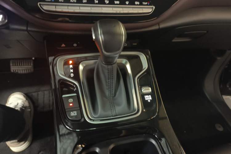 Used GAC Trumpchi M6 2023 PRO 270T DCT Luxury Edition Gear Lever