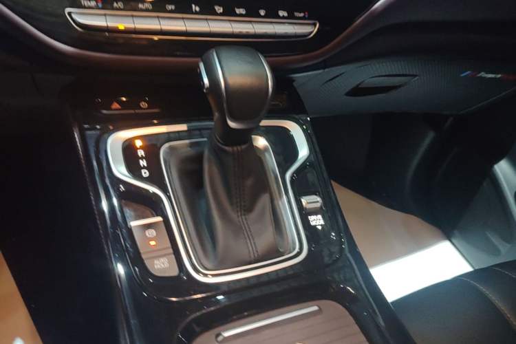 Used GAC Trumpchi M6 2023 PRO 270T DCT Luxury Edition Gear Lever
