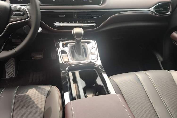 Used GAC Trumpchi M6 2023 PRO 270T DCT Luxury Edition Gear Lever