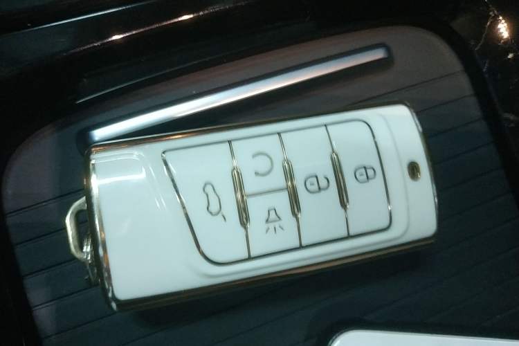 Used GAC Trumpchi M6 2023 PRO 270T DCT Luxury Edition Interior 1