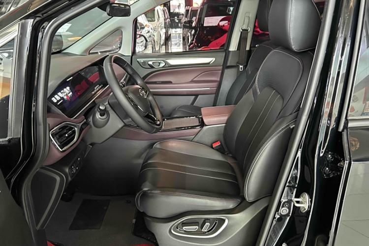 Used GAC Trumpchi M6 2023 PRO 270T DCT Luxury Edition Interior 2