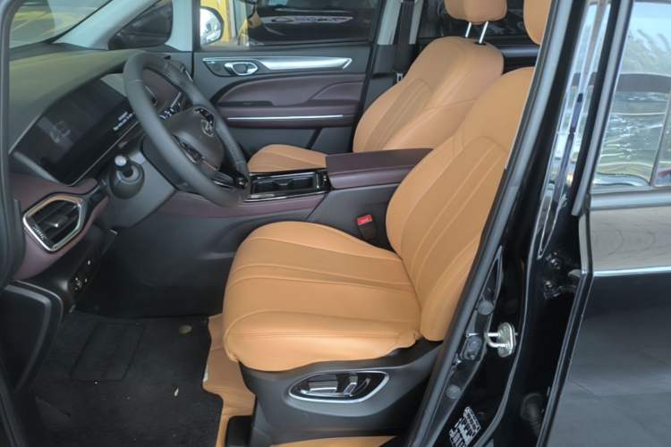 Used GAC Trumpchi M6 2023 PRO 270T DCT Luxury Edition Left Front Seat