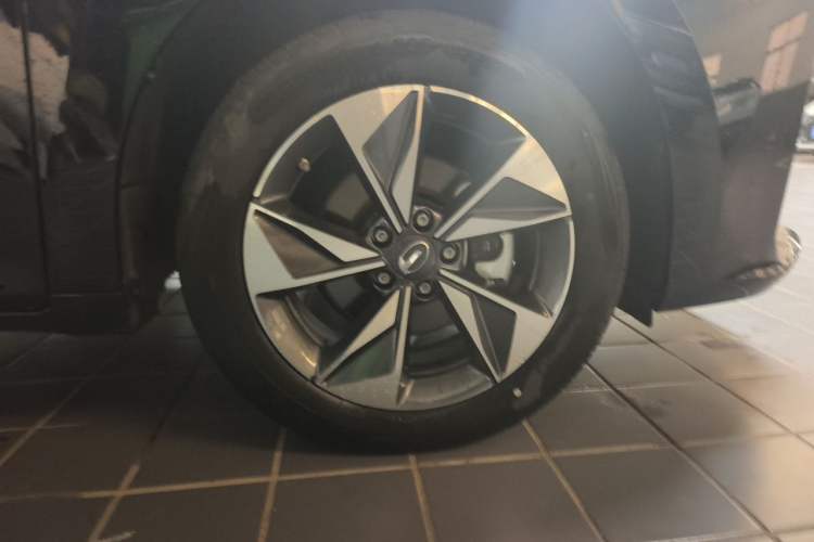 Used GAC Trumpchi M6 2023 PRO 270T DCT Luxury Edition Right Front Wheel Hub