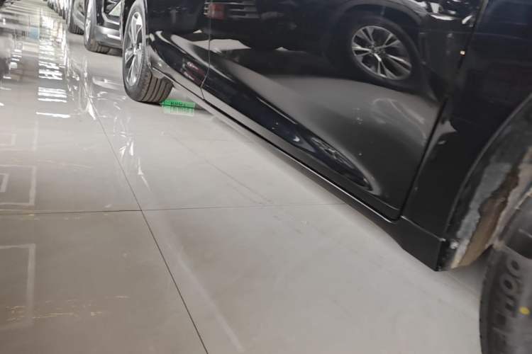 Used GAC Trumpchi M6 2023 PRO 270T DCT Luxury Edition Right Side Sill