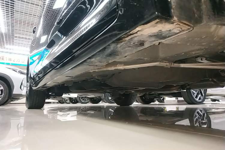 Used GAC Trumpchi M6 2023 PRO 270T DCT Luxury Edition Right Side Sill