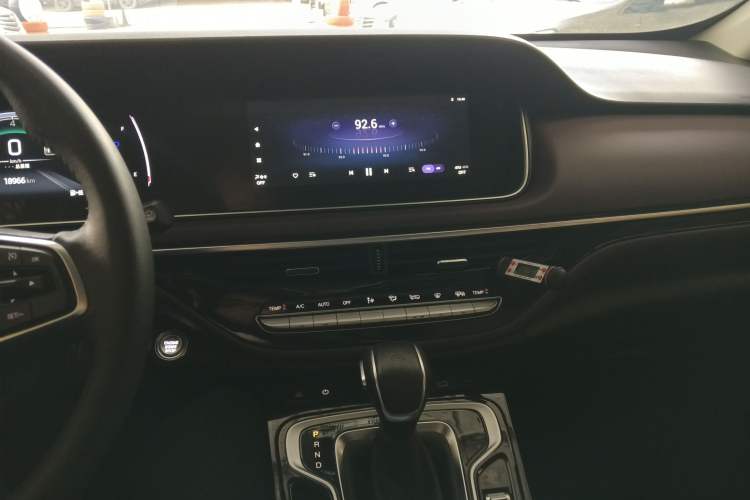 Used GAC Trumpchi M6 2023 PRO 270T DCT Luxury Edition Audio And AC Panel