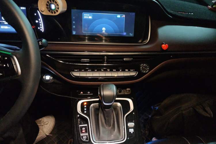 Used GAC Trumpchi M6 2023 PRO 270T DCT Luxury Edition Audio And AC Panel