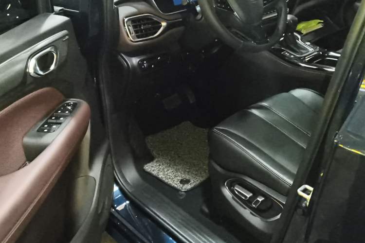 Used GAC Trumpchi M6 2023 PRO 270T DCT Luxury Edition Driver Seat