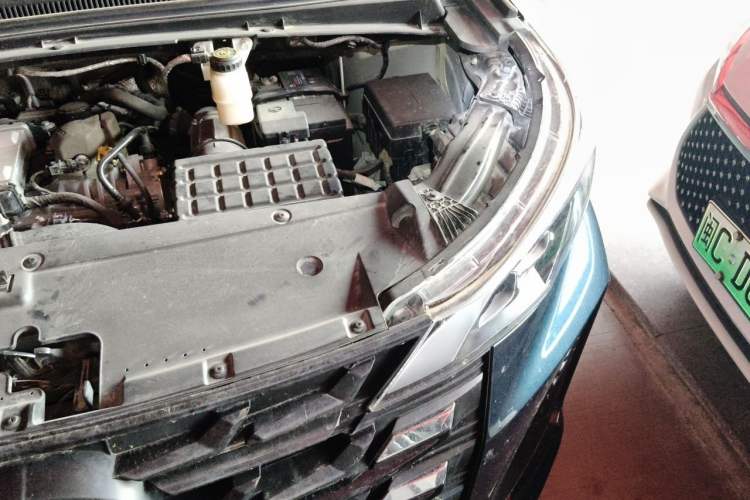 Used GAC Trumpchi M6 2023 PRO 270T DCT Luxury Edition Engine Bay Left