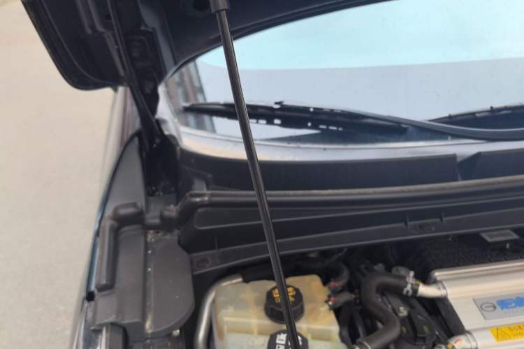 Used GAC Trumpchi M6 2023 PRO 270T DCT Luxury Edition Engine Bay Right