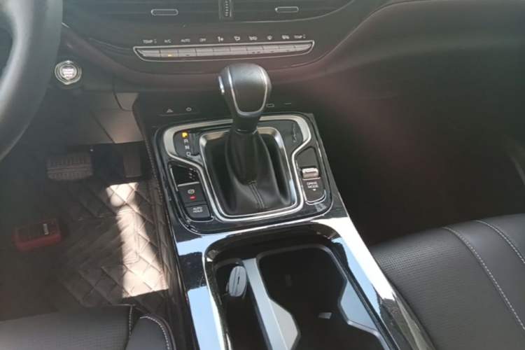 Used GAC Trumpchi M6 2023 PRO 270T DCT Luxury Edition Gear Lever