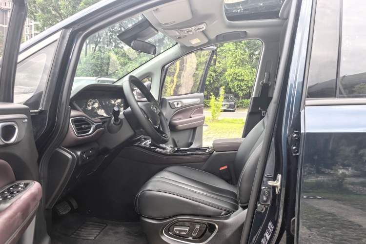 Used GAC Trumpchi M6 2023 PRO 270T DCT Luxury Edition Interior 2