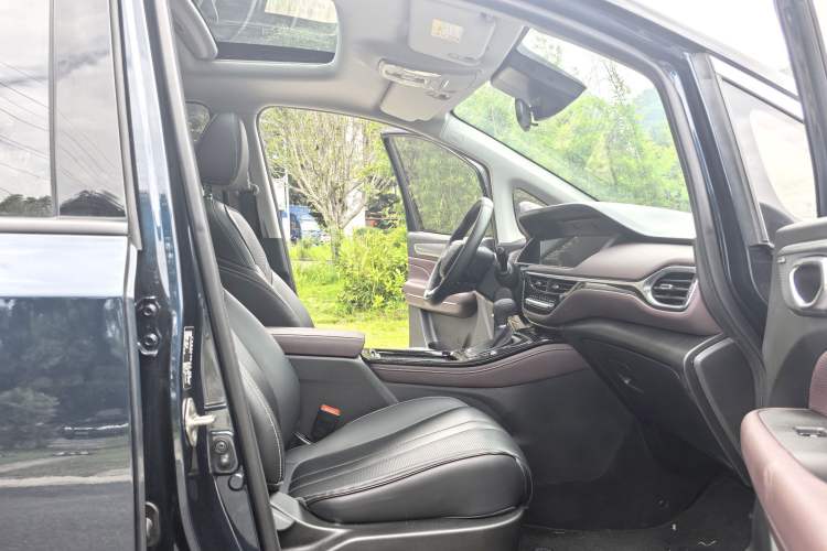 Used GAC Trumpchi M6 2023 PRO 270T DCT Luxury Edition Interior 3