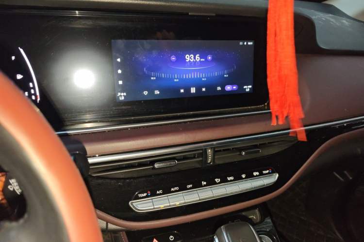 Used GAC Trumpchi M6 2023 PRO 270T DCT Luxury Edition Audio And AC Panel