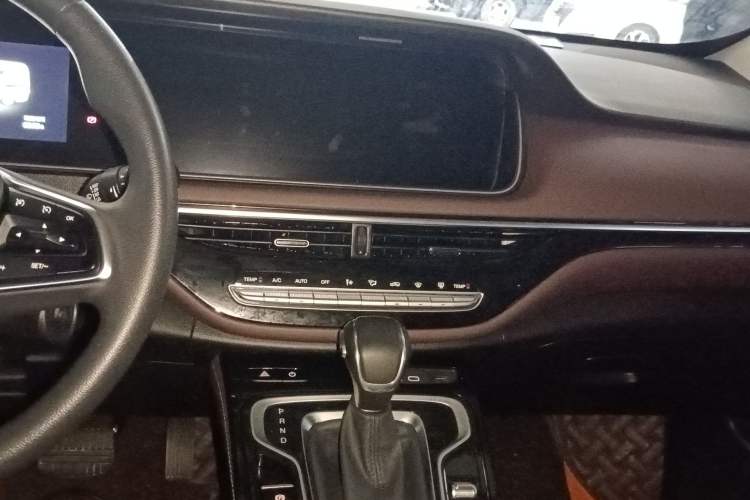 Used GAC Trumpchi M6 2023 PRO 270T DCT Elite Edition Audio And AC Panel