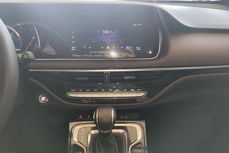 Used GAC Trumpchi M6 2023 PRO 270T DCT Luxury Edition Audio And AC Panel
