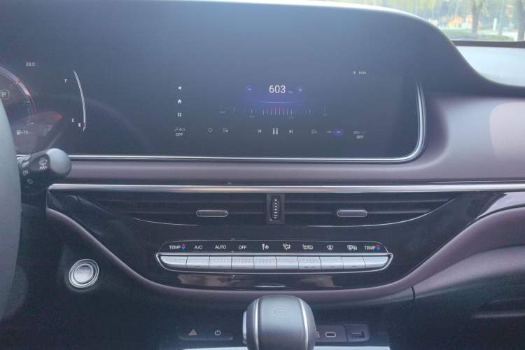 Used GAC Trumpchi M6 2023 PRO 270T DCT Luxury Edition Audio And AC Panel