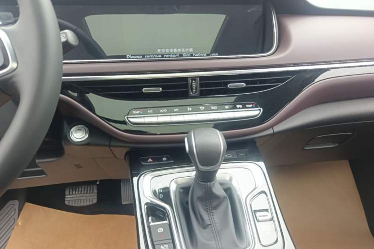 Used GAC Trumpchi M6 2023 PRO 270T DCT Luxury Edition Audio And AC Panel