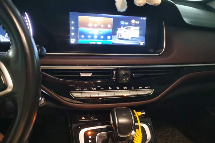 Used GAC Trumpchi M6 2023 PRO 270T DCT Luxury Edition Audio And AC Panel