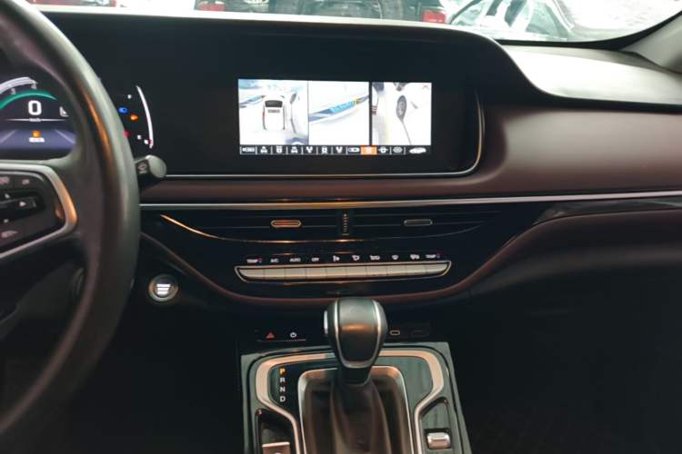 Used GAC Trumpchi M6 2023 PRO 270T DCT Luxury Edition Audio And AC Panel