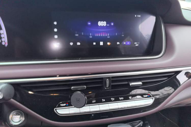 Used GAC Trumpchi M6 2023 PRO 270T DCT Luxury Edition Audio And AC Panel