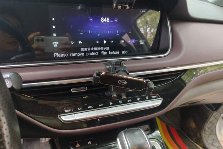 Used GAC Trumpchi M6 2023 PRO 270T DCT Elite Edition Audio And AC Panel