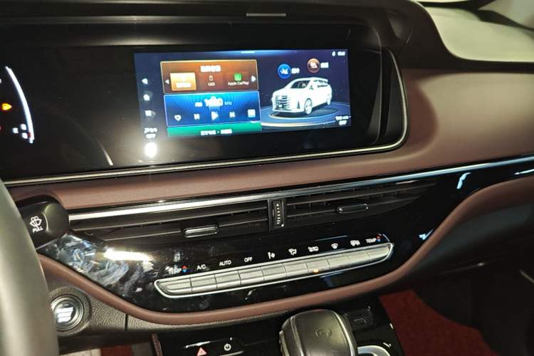 Used GAC Trumpchi M6 2023 PRO 270T DCT Luxury Edition Audio And AC Panel