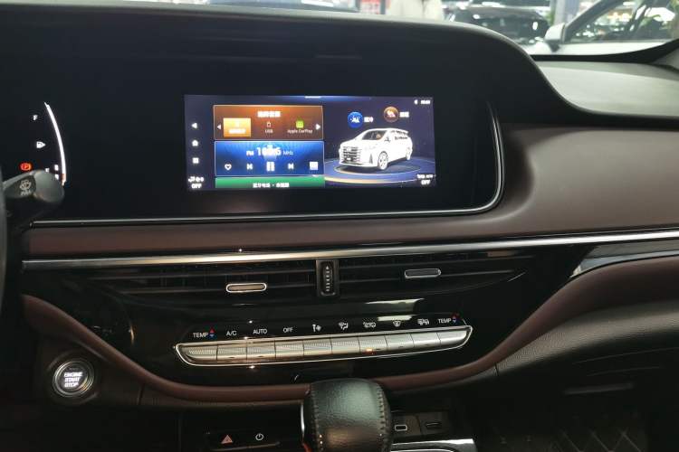 Used GAC Trumpchi M6 2023 PRO 270T DCT Luxury Edition Audio And AC Panel