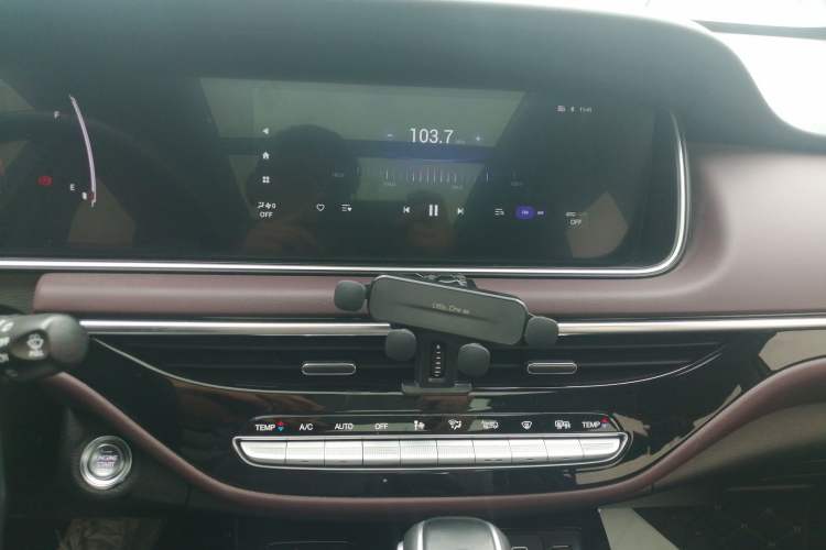 Used GAC Trumpchi M6 2023 PRO 270T DCT Luxury Edition Audio And AC Panel