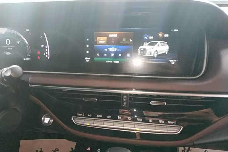 Used GAC Trumpchi M6 2023 PRO 270T DCT Luxury Edition Audio And AC Panel