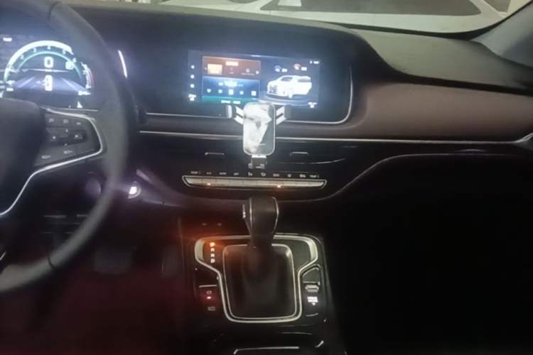 Used GAC Trumpchi M6 2023 PRO 270T DCT Luxury Edition Audio And AC Panel