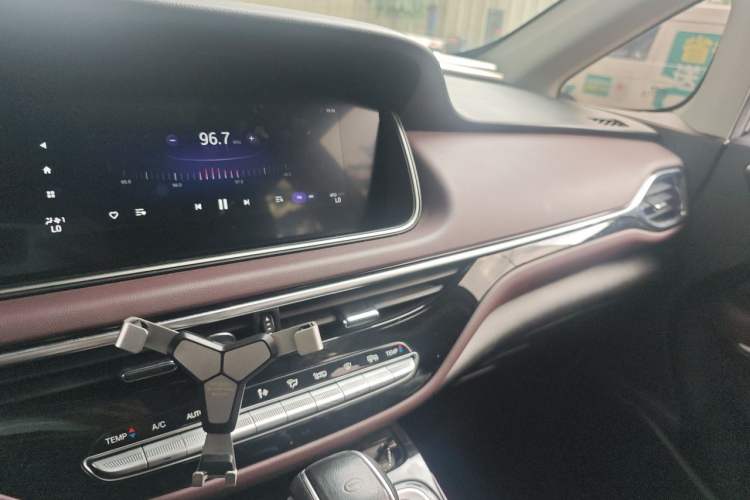 Used GAC Trumpchi M6 2023 PRO 270T DCT Luxury Edition Audio And AC Panel