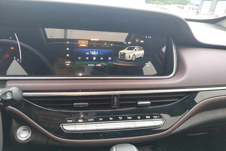 Used GAC Trumpchi M6 2023 PRO 270T DCT Luxury Edition Audio And AC Panel