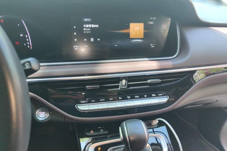 Used GAC Trumpchi M6 2023 PRO 270T DCT Luxury Edition Audio And AC Panel