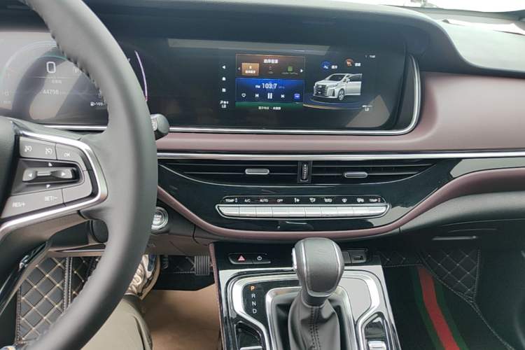 Used GAC Trumpchi M6 2023 PRO 270T DCT Luxury Edition Audio And AC Panel