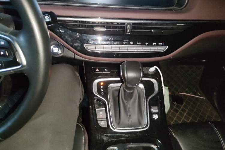 Used GAC Trumpchi M6 2023 PRO 270T DCT Luxury Edition Audio And AC Panel