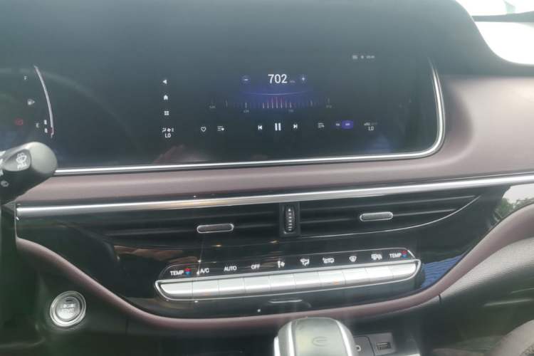 Used GAC Trumpchi M6 2023 PRO 270T DCT Luxury Edition Audio And AC Panel