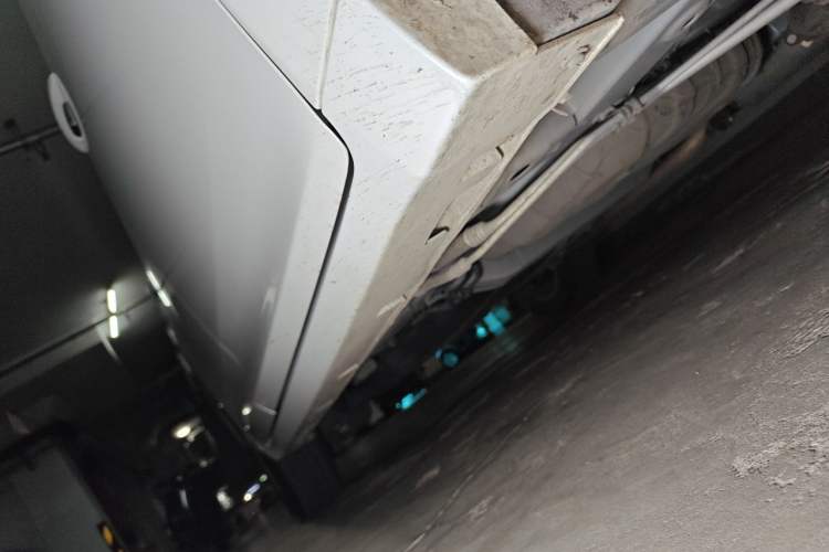 Used GAC Trumpchi M6 2023 PRO 270T DCT Elite Edition Chassis Front Right