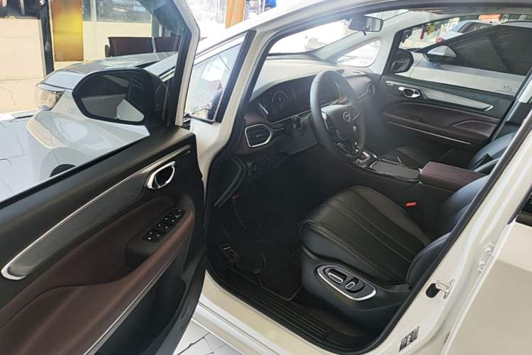 Used GAC Trumpchi M6 2023 PRO 270T DCT Luxury Edition Driver Seat