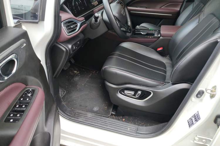 Used GAC Trumpchi M6 2023 PRO 270T DCT Luxury Edition Driver Seat