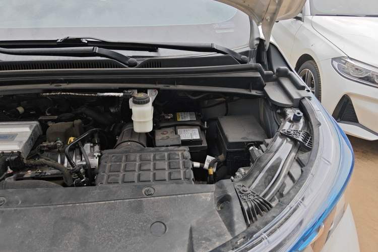 Used GAC Trumpchi M6 2023 PRO 270T DCT Luxury Edition Engine Bay Left