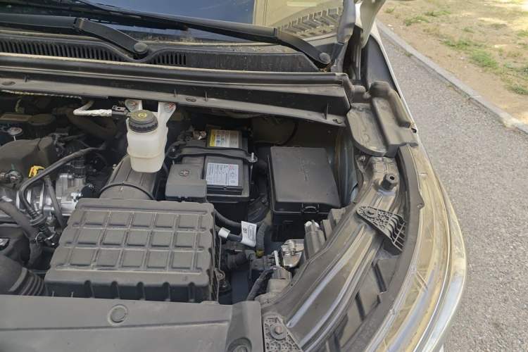 Used GAC Trumpchi M6 2023 PRO 270T DCT Luxury Edition Engine Bay Left