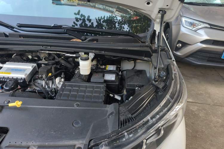 Used GAC Trumpchi M6 2023 PRO 270T DCT Luxury Edition Engine Bay Left
