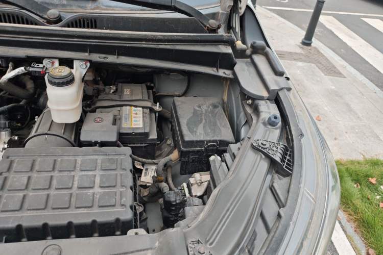 Used GAC Trumpchi M6 2023 PRO 270T DCT Luxury Edition Engine Bay Left