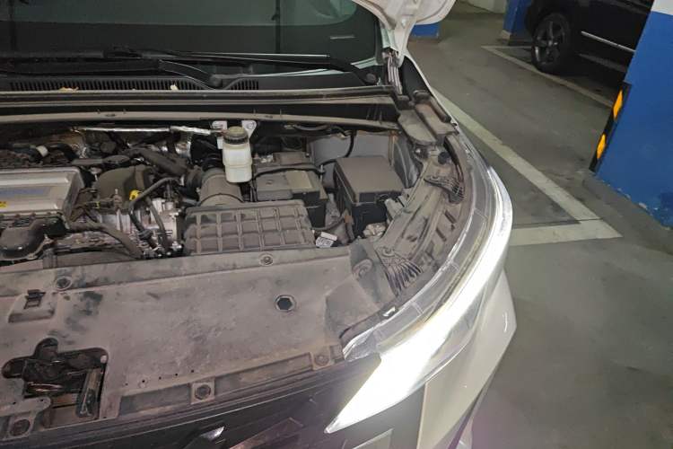 Used GAC Trumpchi M6 2023 PRO 270T DCT Luxury Edition Engine Bay Left