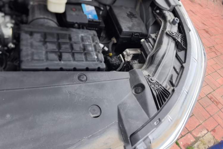 Used GAC Trumpchi M6 2023 PRO 270T DCT Luxury Edition Engine Bay Left