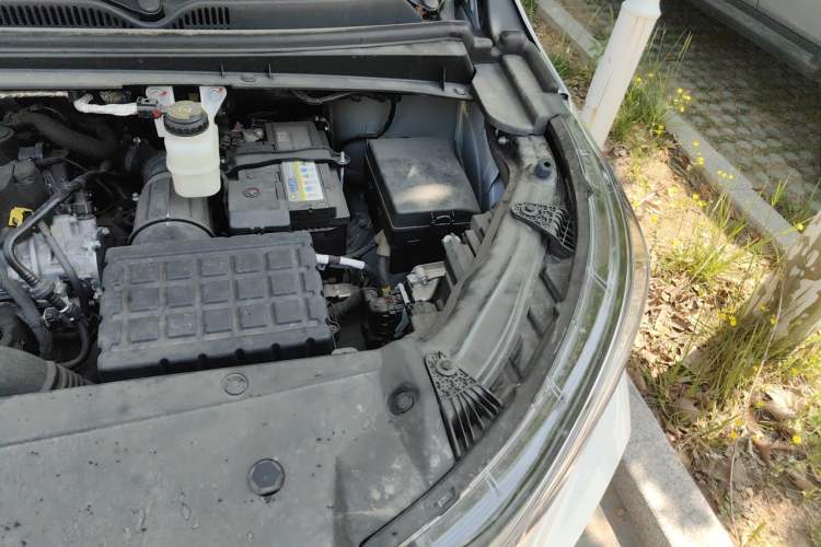 Used GAC Trumpchi M6 2023 PRO 270T DCT Luxury Edition Engine Bay Left