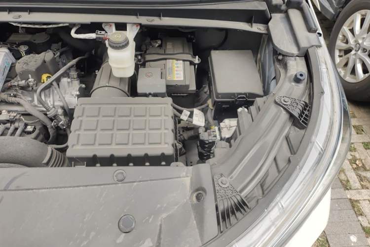 Used GAC Trumpchi M6 2023 PRO 270T DCT Luxury Edition Engine Bay Left