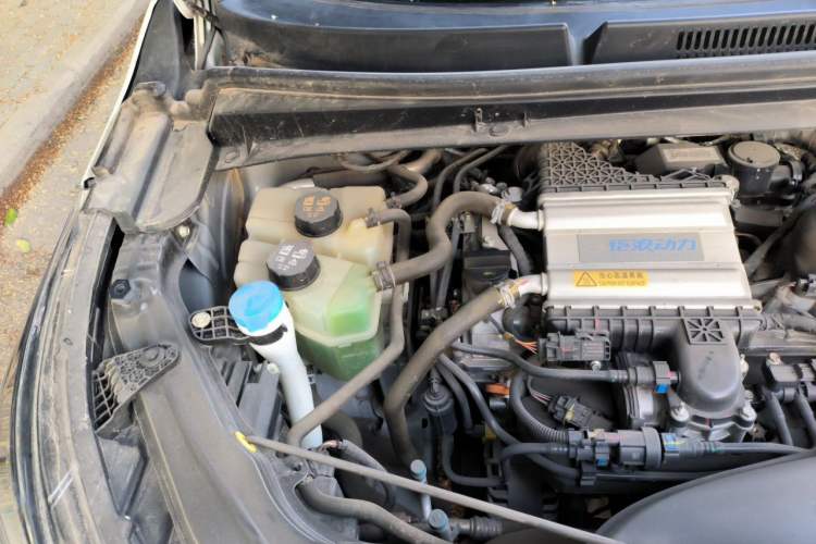 Used GAC Trumpchi M6 2023 PRO 270T DCT Luxury Edition Engine Bay Right